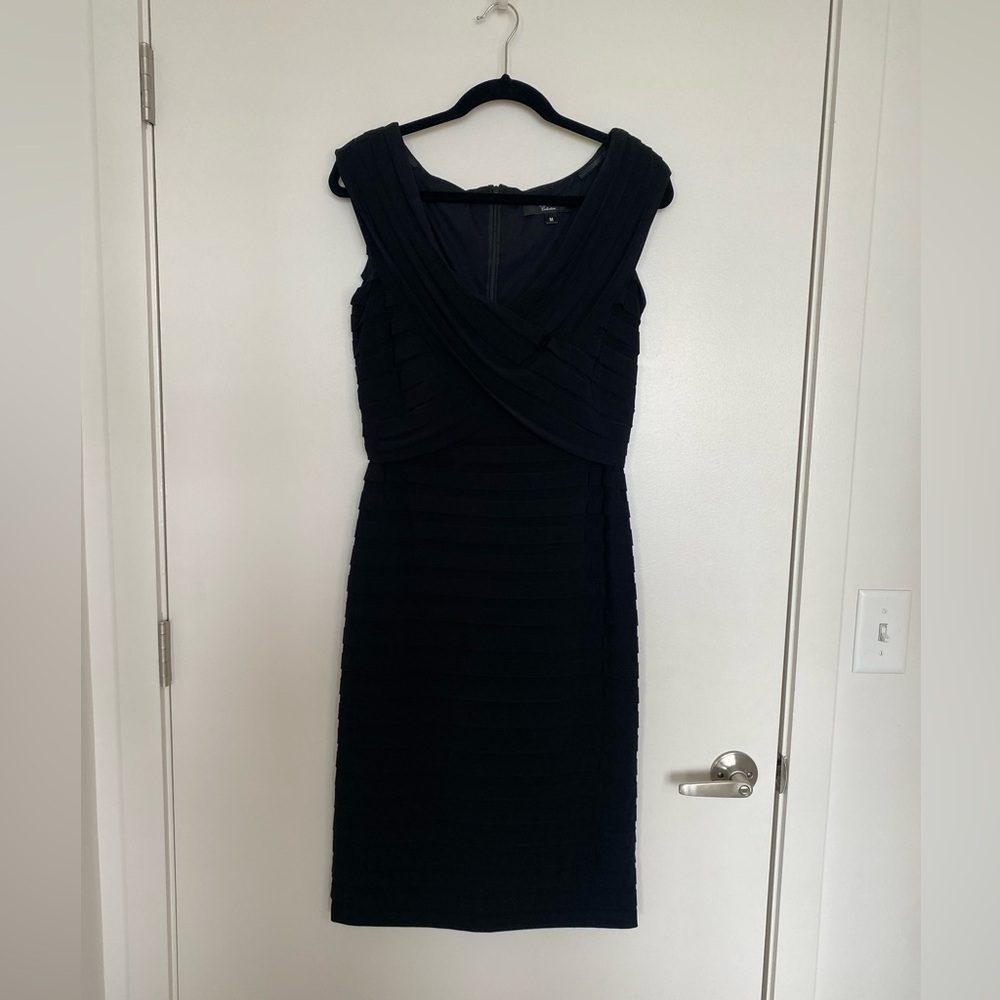 Tadashi Shoji Black Pleated Tiered Cap Sleeve Cocktail Dress - Size M